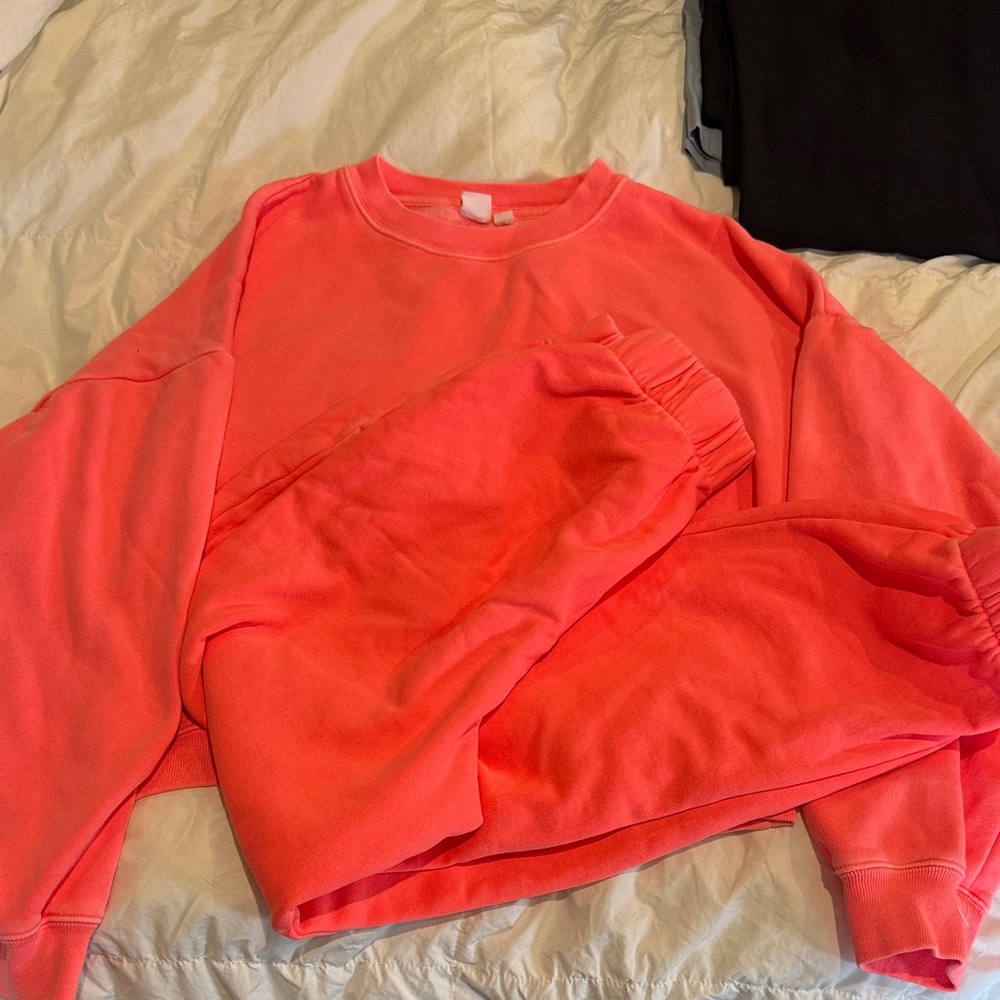 GAP Sweatshirt and Joggers Set